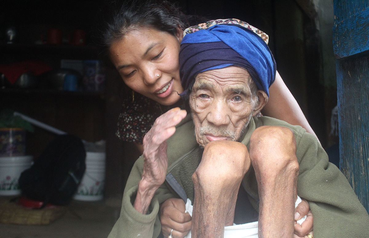 नातिनीको स्याहारले बौरिए १०१ वर्षीय बाजे