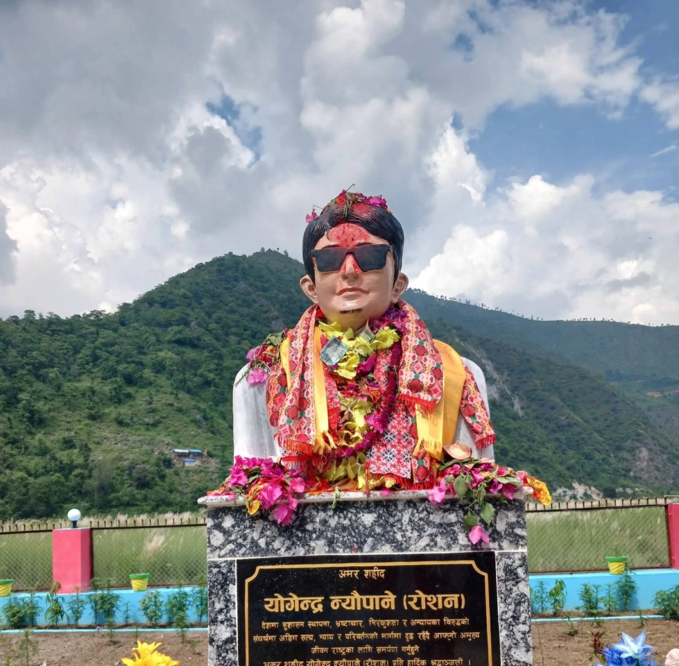 जेनजी सहिद योगेन्द्रको च्याकुटारमा शालिक अनावरण