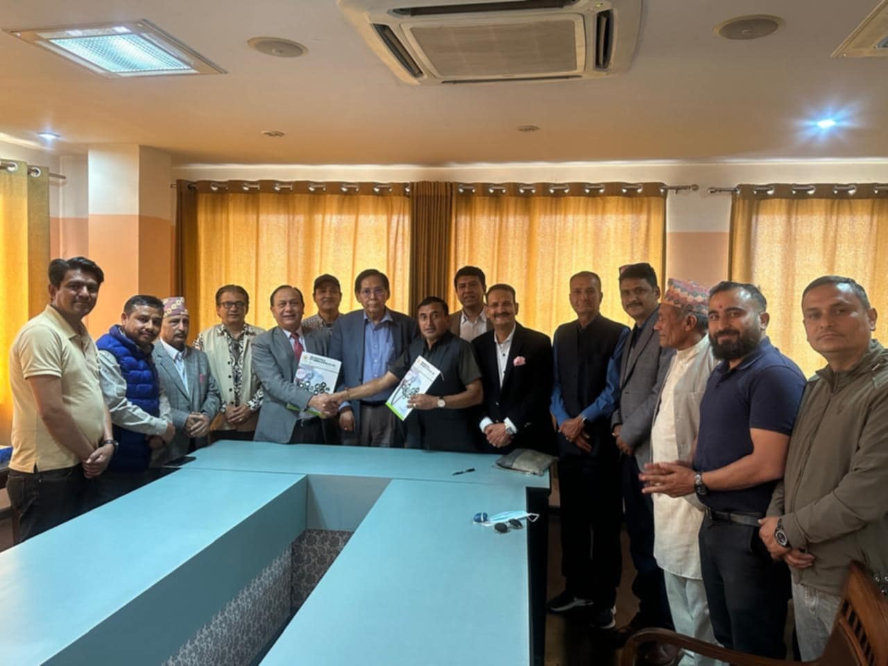 भण्डारी सेवा समाज र ओम हस्पिटलबीच उपचार सेवामा सहुलियत प्रदान गर्ने सम्बन्धी सम्झौता