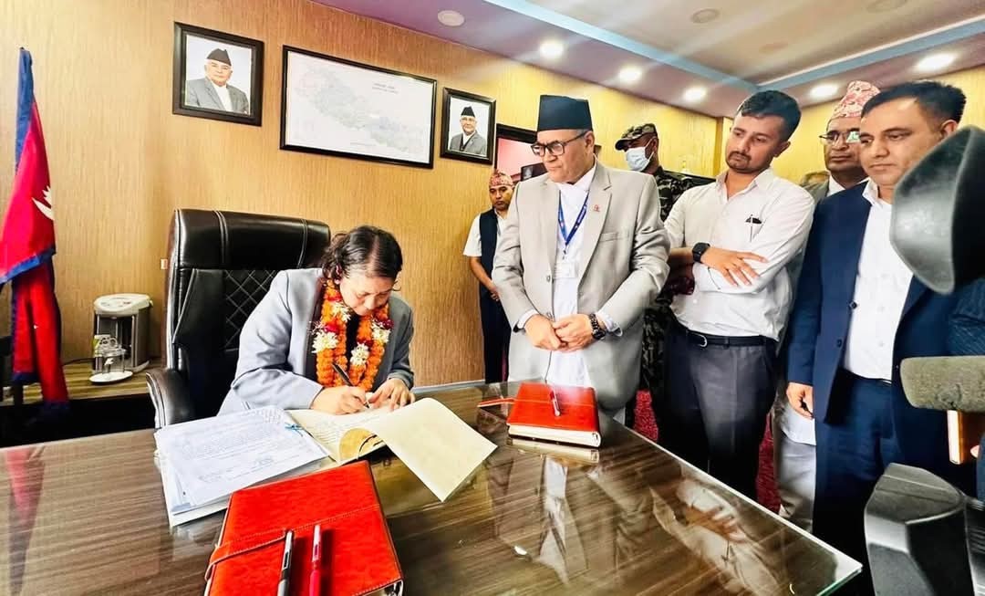 शिक्षकको आन्दोलन चर्किरहेका बेला शिक्षामन्त्री भट्टराईद्वारा राजीनामा