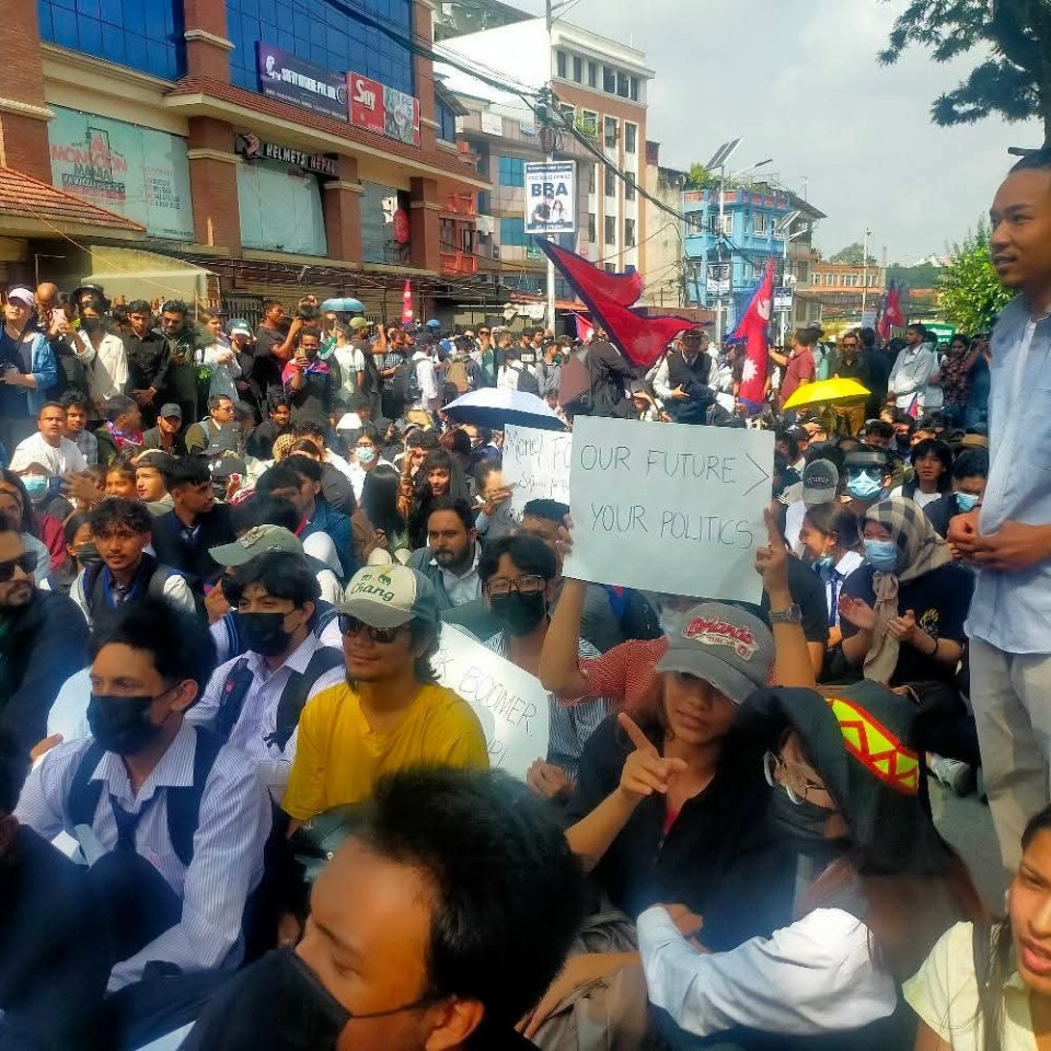  युवाहरूको बाक्लो उपस्थितिमा काठमाडौंको माइतीघरमा जेनजीको प्रदर्शन सुरु