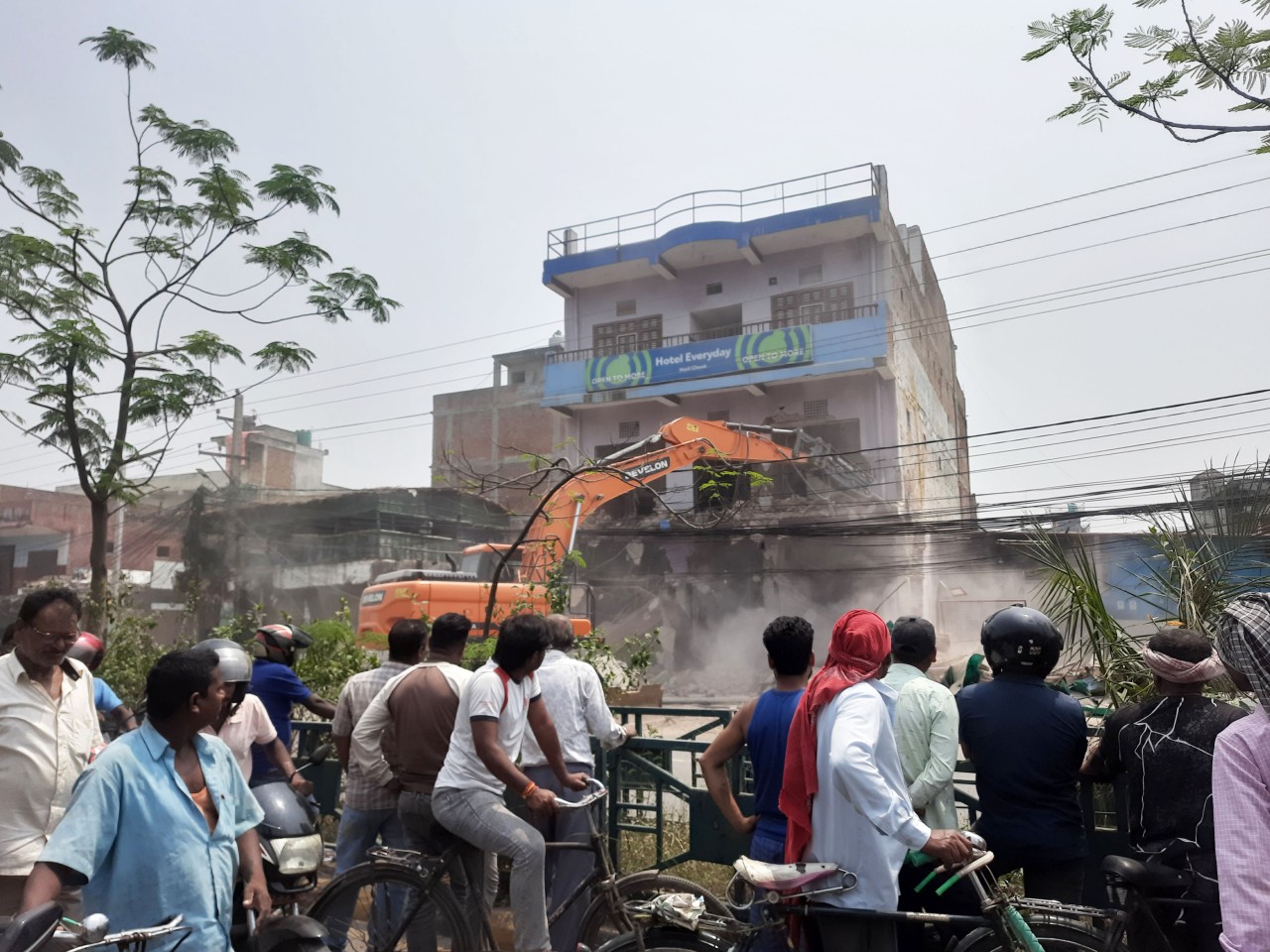 वीरगन्जमा अतिक्रमित संरचना भत्काउन सुरु