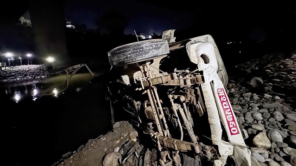 मादी नदीमा जिप खस्दा तीन जनाको ज्यान गयो