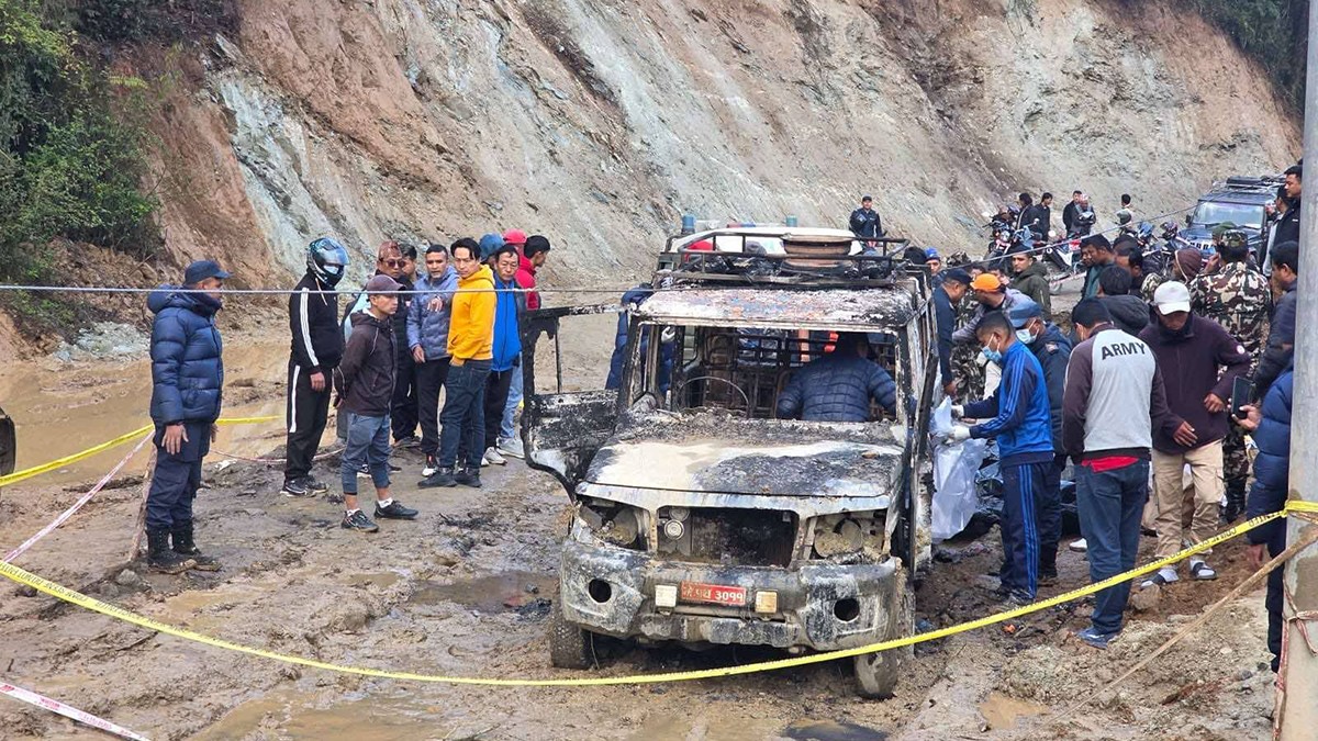 पाथीभरा  जाँदै गरेको जिपमा  करेन्ट लाग्दा ४ जनाको मृत्यु, दुई जना गम्भीर घाइते