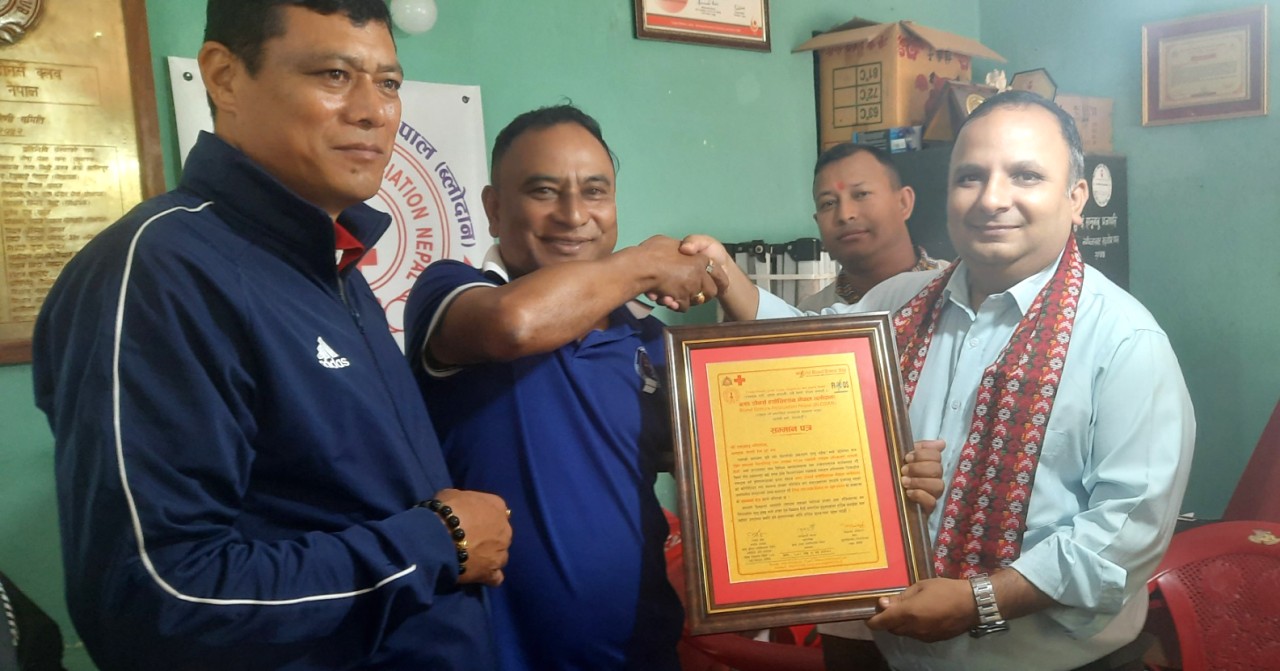 नेपाली हेल्थका प्रधान सम्पादक न्यौपानेलाई ब्लोदानको सम्मान  