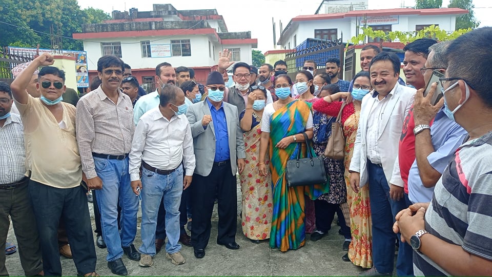 प्रदेश १ मा एकीकृत समाजवादीका १० जना सांसदले गरे सनाखत 