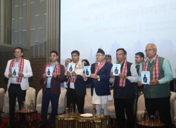 ढकाल र शर्माको  'स्वास्थ्य पत्रकारिता: कला र कौशल' विमोचन