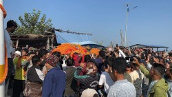 महाकालीको किनारमा विपीनको दाहसंस्कार