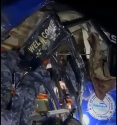 चितवनमा बस दुर्घटना, ३३ जना घाइते