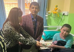 तामाङ घेदुङ इजरायलकी निवर्तमान अध्यक्ष रोजी मोक्तानको पहलमा आशिका तामाङलाई १ लाख २९ हजार  सहयोग