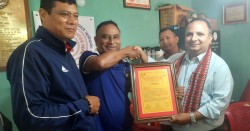 नेपाली हेल्थका प्रधान सम्पादक न्यौपानेलाई ब्लोदानको सम्मान  