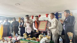 पर्यटनमन्त्री हितबहादुर तामाङलाई घेदुङको सम्मान