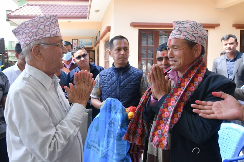 कांग्रेसका जुम्ला प्रदेश क्षेत्र उपसभापति खत्री एमालेमा प्रवेश