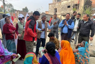११ बुँदे स्थानीय प्रतिबद्धता बोकेर देवेन्द्र पौडेल जनताको घरदैलोमा, नेकपाप्रतिको आकर्षण बढ्दो