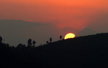 घ्याम्पेडाँडाबाट देखिएको सूर्यास्तको दृश्य
