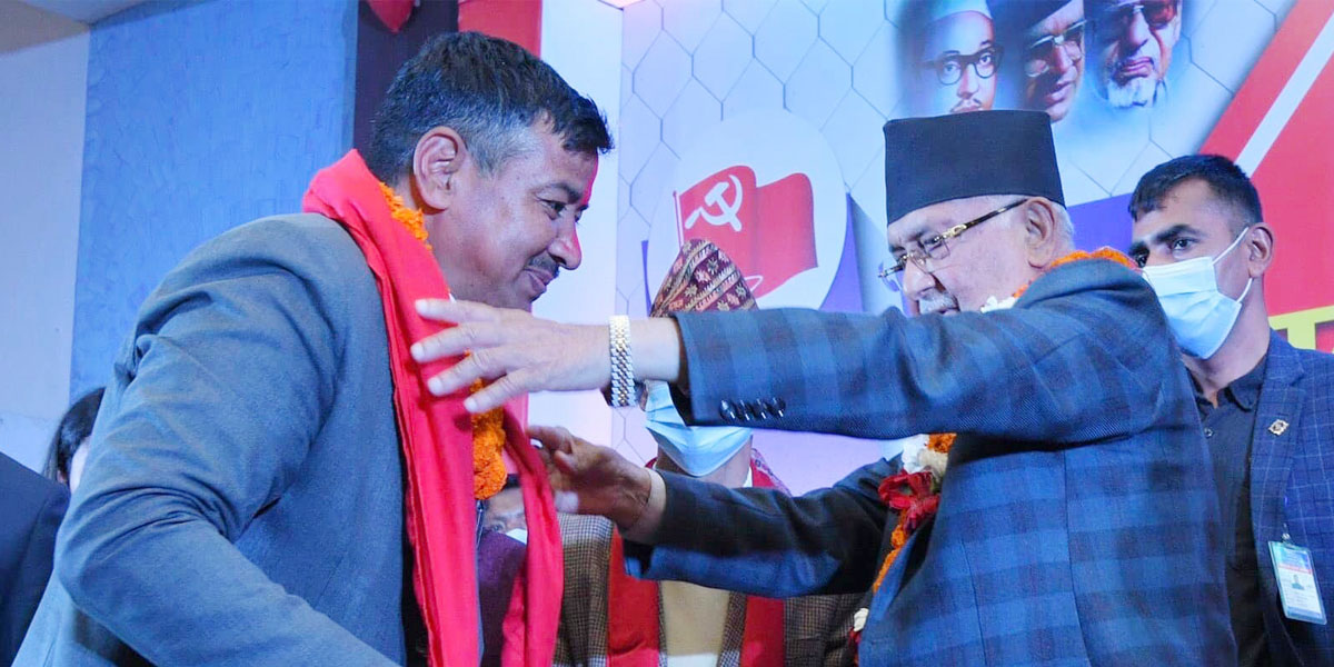 संविधानसभा सदस्य नेपाली, जसपा केन्द्रीय सदस्यसहितका नेता, कार्यकर्ता एमाले प्रवेश