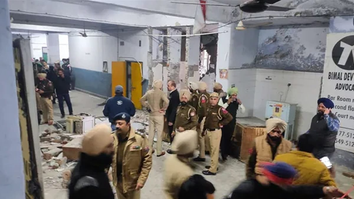 भारतमा अदालतभित्र बम विस्फोट, २ जनाको मृत्यु