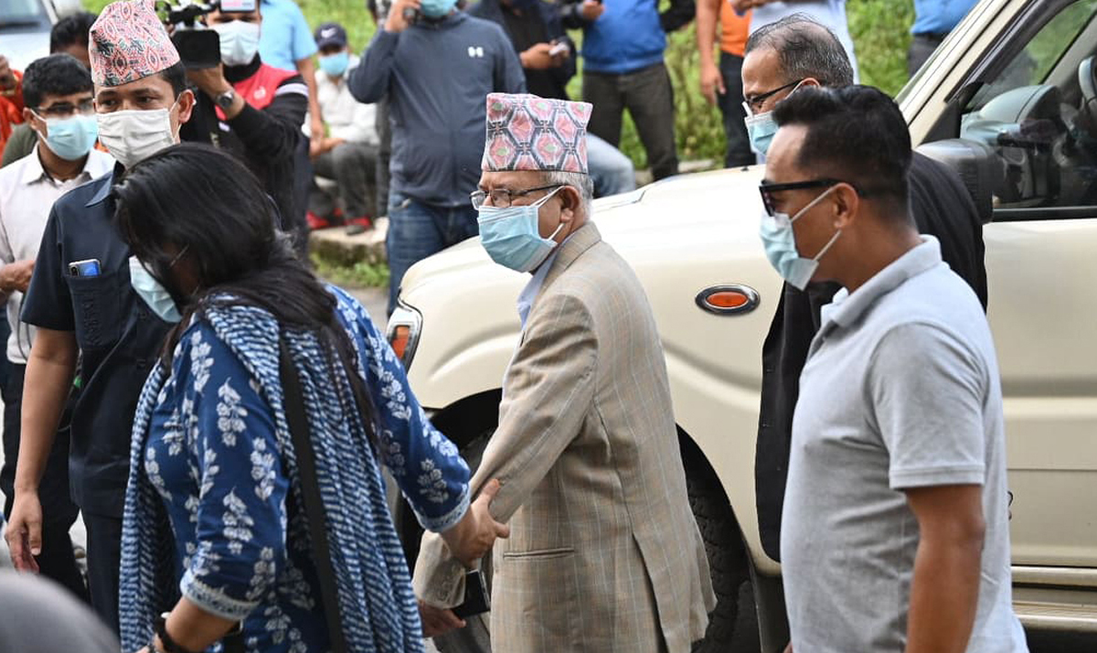 दल दर्ताका लागि निर्वाचन आयोगामा पुगे एमाले समाजवादी, को को छन् केन्द्रीय समितिमा ? [नामावलीसहित]