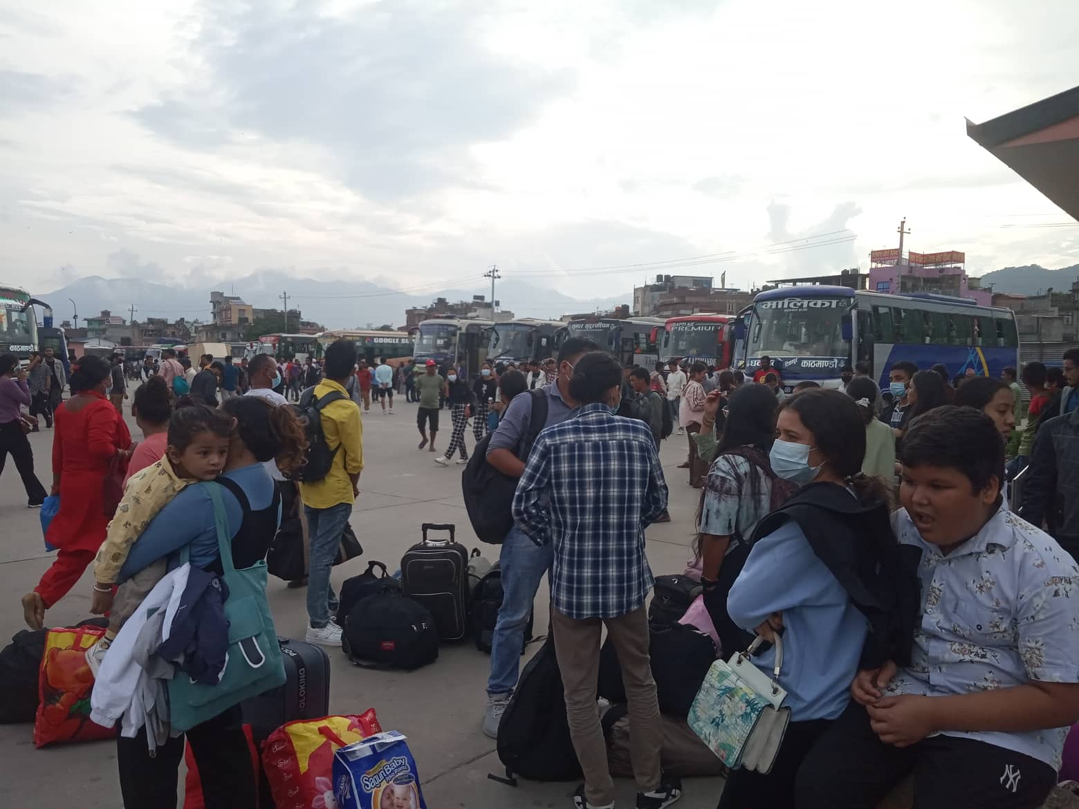 दसैँ सुरु भएपछि साढे पाँच लाखले छाडे उपत्यका