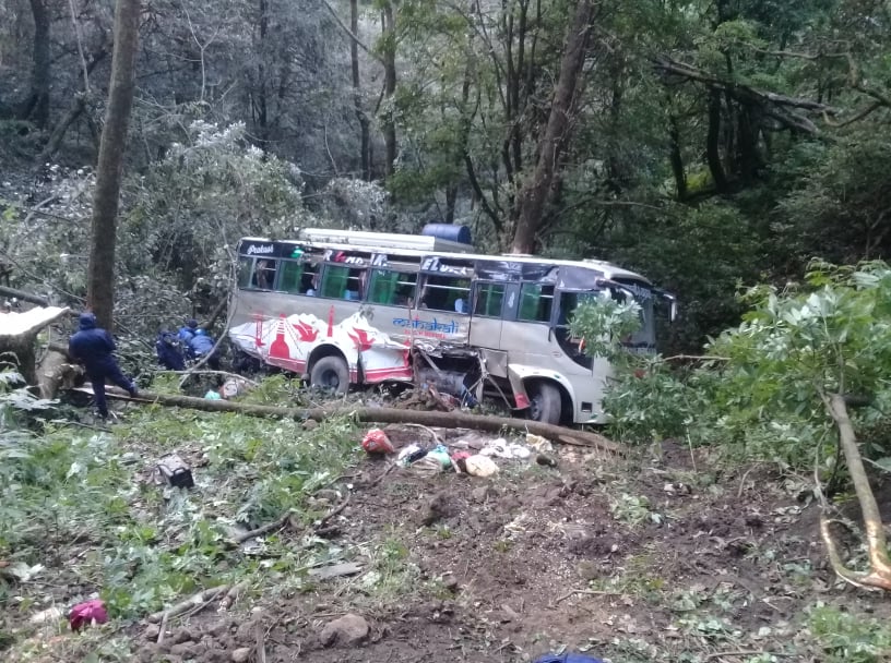 डडेलधुरामा ३२ यात्रु सवार बस दुर्घटना