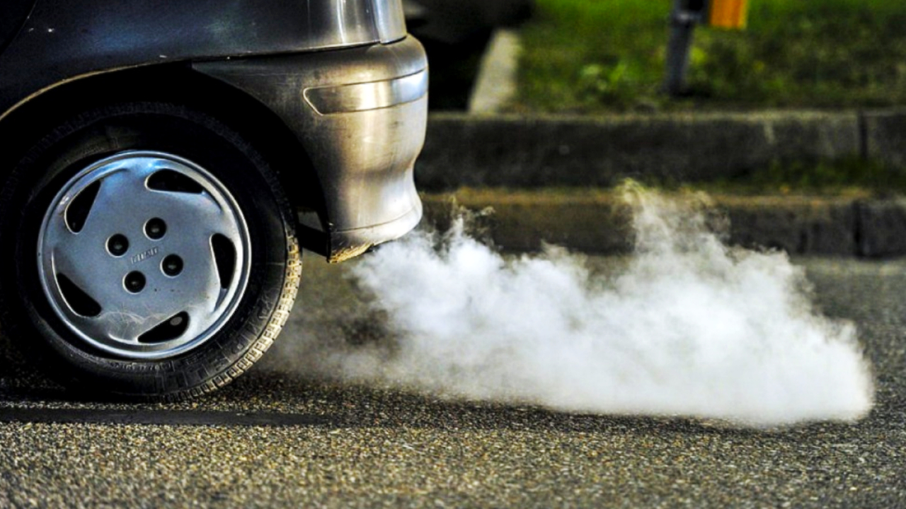 वायु प्रदूषणको मुख्य कारण गाडीले फ्याक्ने धुवाँ