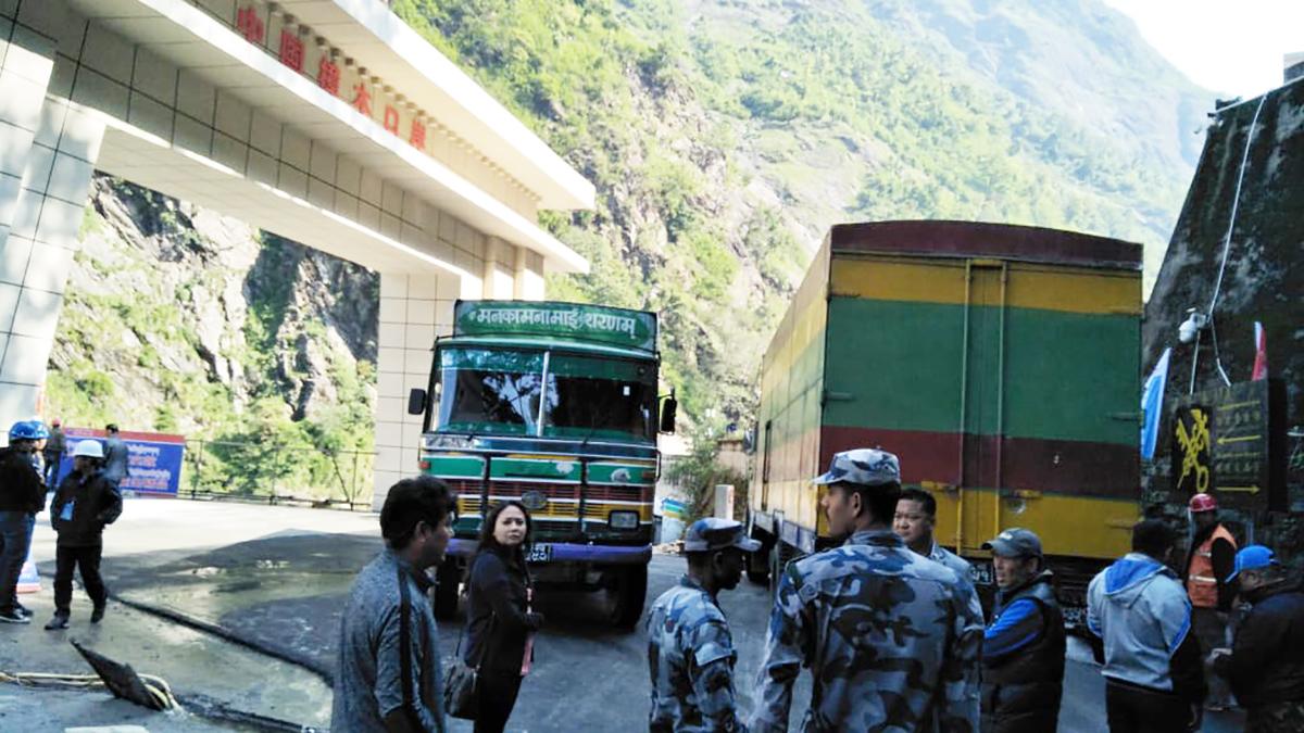 वाग्मती समाचार : वर्षाले तातोपानी नाका ठप्पजस्तै, दैनिक दुई कन्टेनर मात्र भित्रिन्छन्  